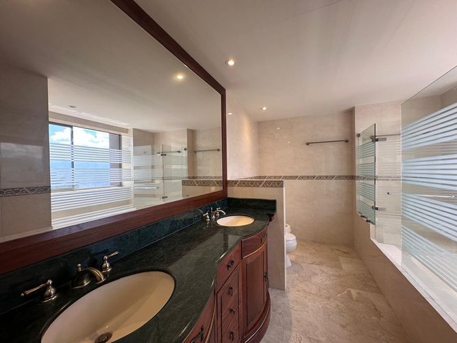 Apartamento de 4 alcobas en arriendo en El Poblado, Medellín, 369 m² · foto 18 de 18
