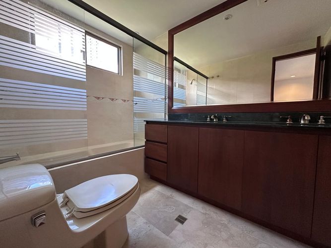Apartamento de 4 alcobas en arriendo en El Poblado, Medellín, 369 m² · foto 17 de 18