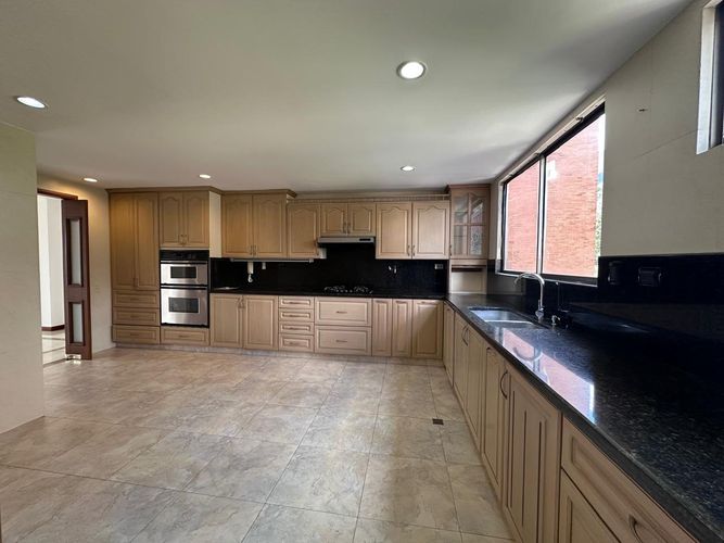 Apartamento de 4 alcobas en arriendo en El Poblado, Medellín, 369 m² · foto 7 de 18