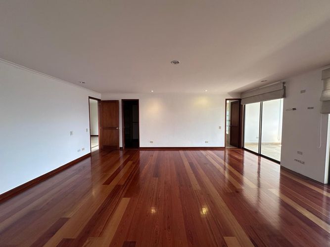 Apartamento de 4 alcobas en arriendo en El Poblado, Medellín, 369 m² · foto 12 de 18
