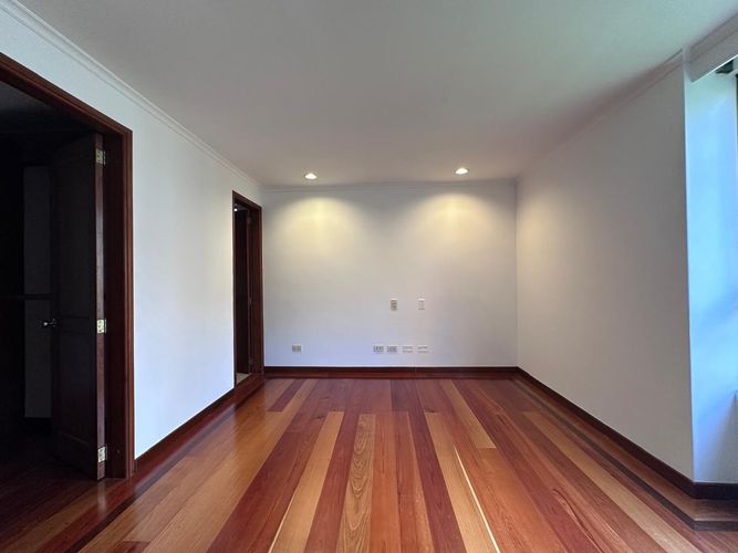 Apartamento de 4 alcobas en arriendo en El Poblado, Medellín, 369 m² · foto 13 de 18