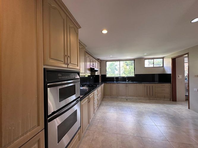 Apartamento de 4 alcobas en arriendo en El Poblado, Medellín, 369 m² · foto 8 de 18