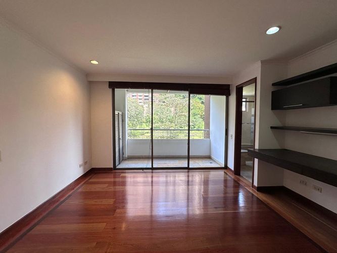 Apartamento de 4 alcobas en arriendo en El Poblado, Medellín, 369 m² · foto 3 de 18