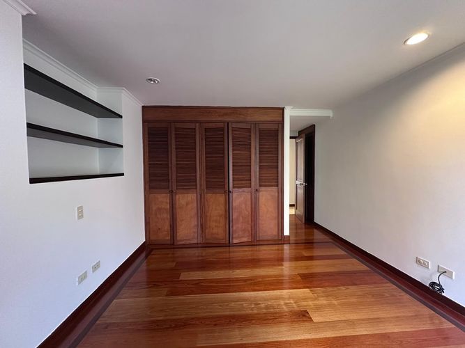 Apartamento de 4 alcobas en arriendo en El Poblado, Medellín, 369 m² · foto 14 de 18