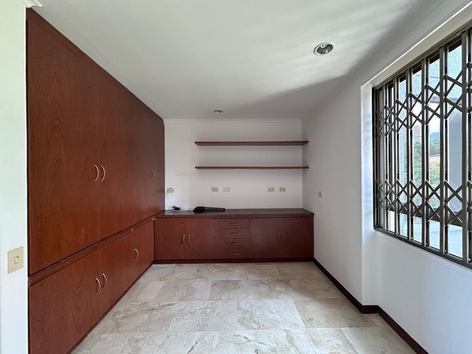 Apartamento de 4 alcobas en arriendo en El Poblado, Medellín, 369 m² · foto 11 de 18