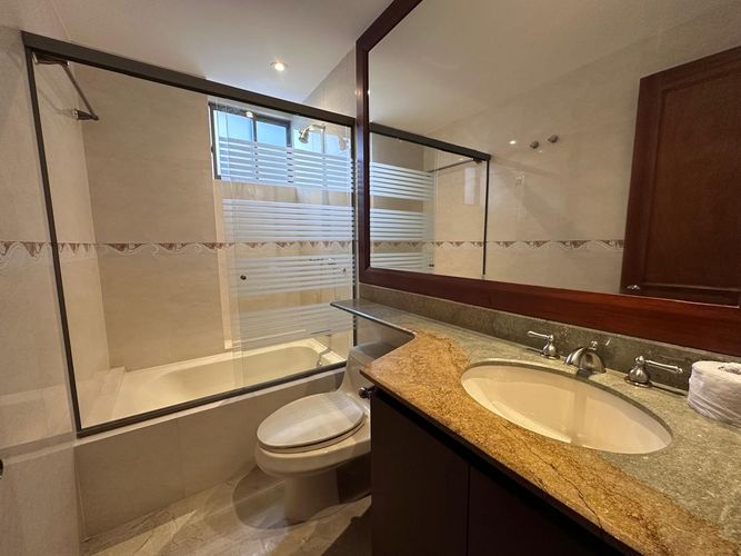 Apartamento de 4 alcobas en arriendo en El Poblado, Medellín, 369 m² · foto 16 de 18