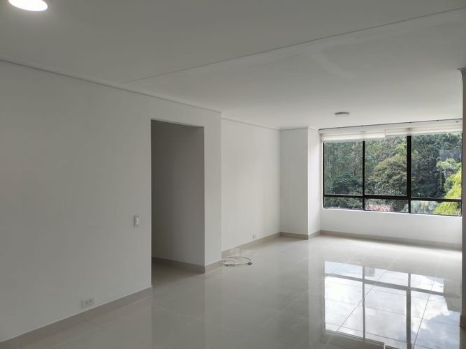 Apartamento de 3 alcobas en arriendo en El Poblado, Medellín, 148 m² · foto 3 de 17