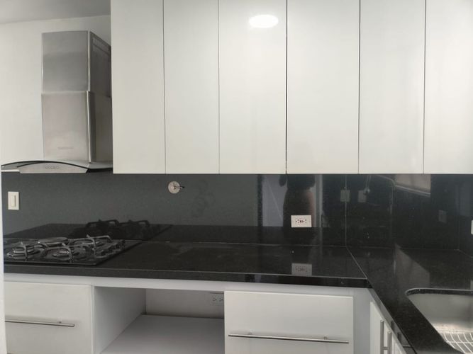 Apartamento de 3 alcobas en arriendo en El Poblado, Medellín, 148 m² · foto 6 de 17