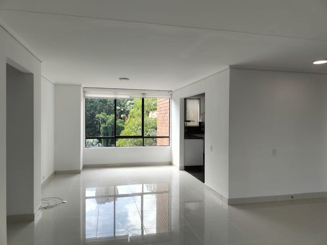 Apartamento de 3 alcobas en arriendo en El Poblado, Medellín, 148 m² · foto 4 de 17