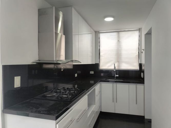 Apartamento de 3 alcobas en arriendo en El Poblado, Medellín, 148 m² · foto 5 de 17