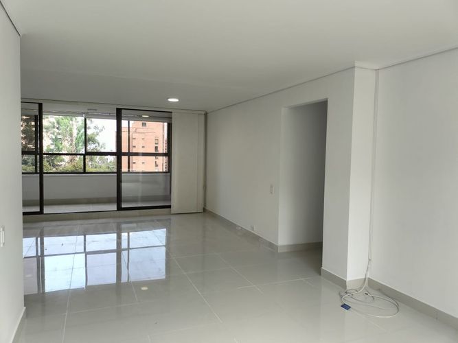 Apartamento de 3 alcobas en arriendo en El Poblado, Medellín, 148 m² · foto 2 de 17