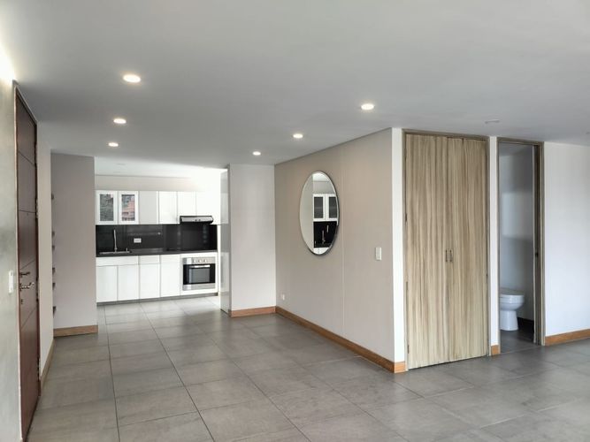 Apartamento de 2 alcobas en arriendo en El Poblado, Medellín, 117 m² · foto 9 de 16
