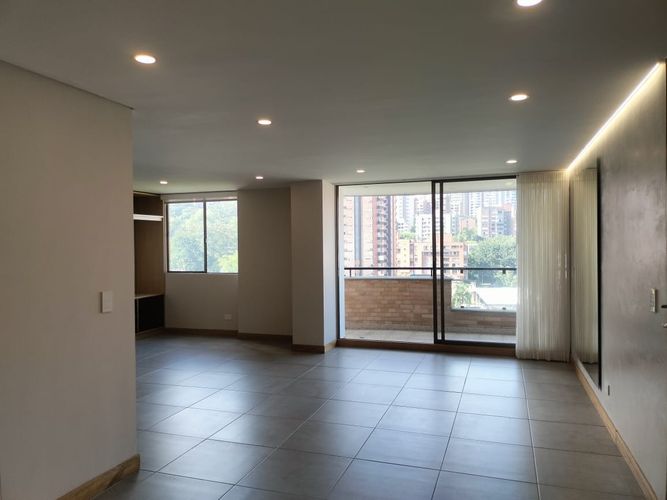 Apartamento de 2 alcobas en arriendo en El Poblado, Medellín, 117 m² · foto 2 de 16