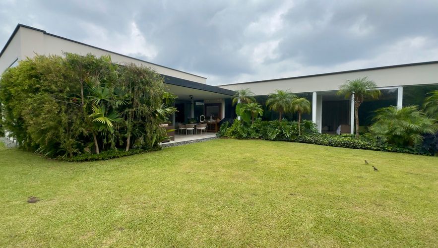 Casa de 3 alcobas en venta en Llano Grande, Rionegro, 1930 m² · foto 3 de 23