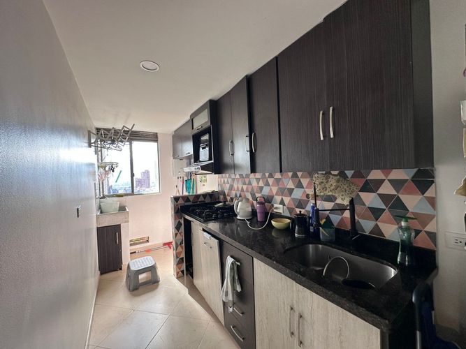 Apartamento de 3 alcobas en arriendo en El Poblado, Medellín, 68 m² · foto 2 de 14