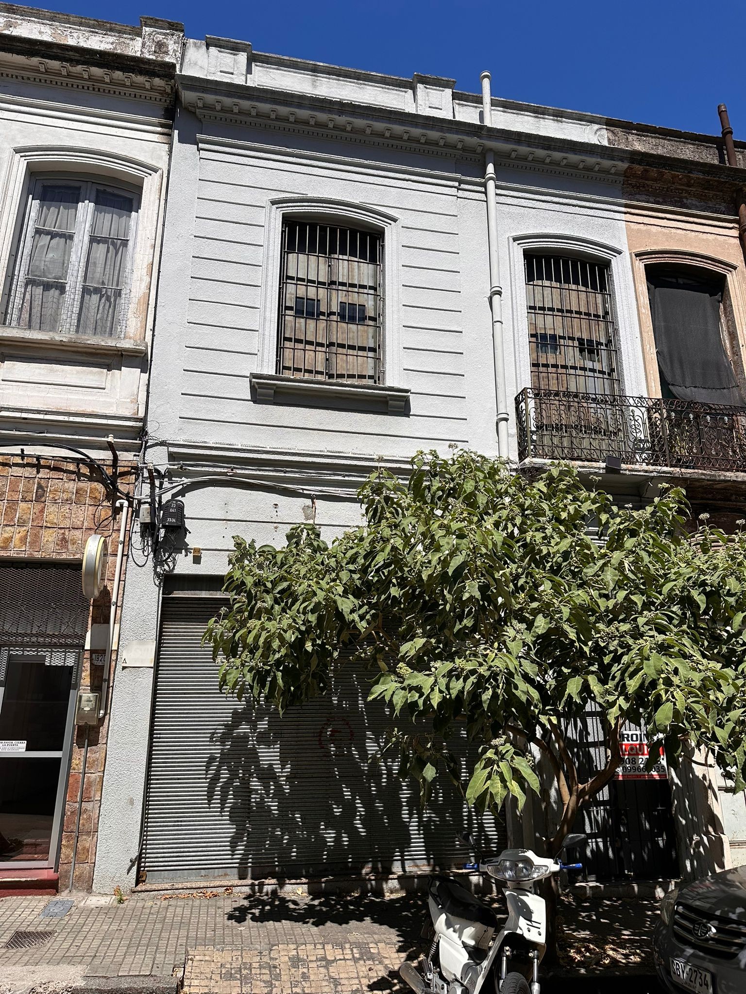 Local comercial con depósito en Barrio Reus