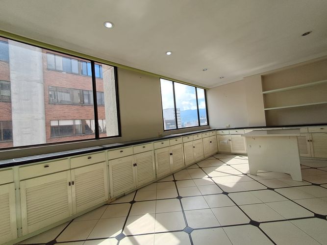 Oficina en arriendo en La Candelaria, Medellín, 75 m² · foto 3 de 12