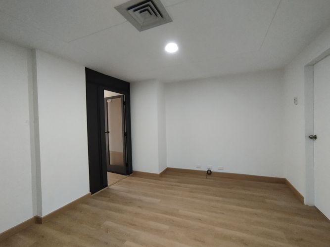 Oficina en arriendo en El Poblado, Medellín, 43 m² · foto 2 de 10
