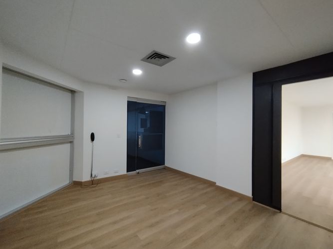 Oficina en arriendo en El Poblado, Medellín, 43 m² · foto 3 de 10