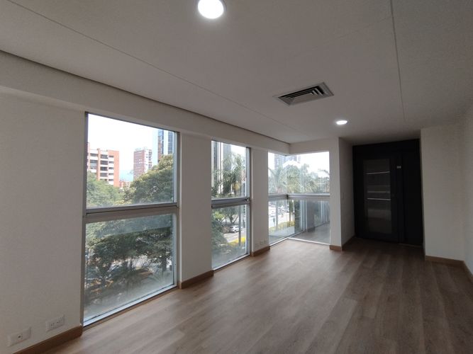 Oficina en arriendo en El Poblado, Medellín, 43 m² · foto 9 de 10