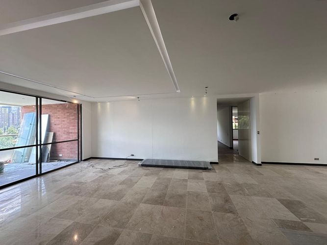 Apartamento de 3 alcobas en venta en El Poblado, Medellín, 220 m² · foto 2 de 20