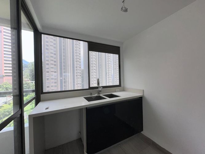 Apartamento de 3 alcobas en venta en El Poblado, Medellín, 220 m² · foto 7 de 20