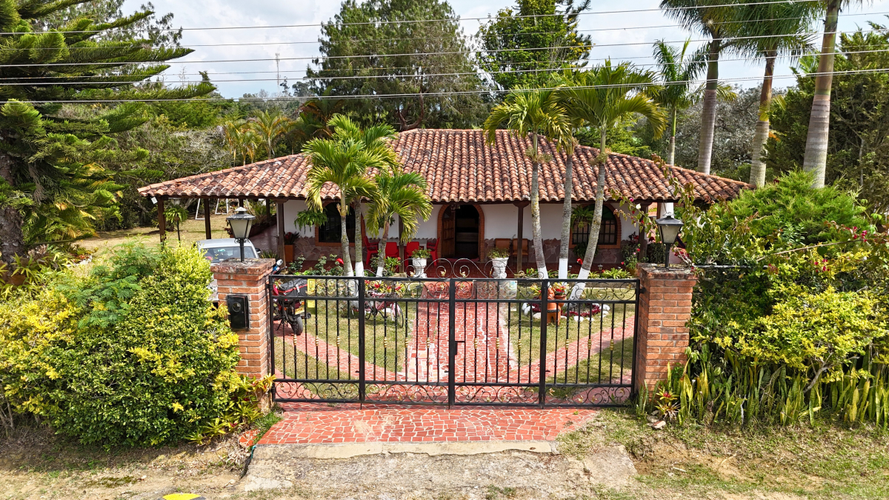 Casa de 3 alcobas en venta en Mesa De Los Santos, Piedecuesta, 180 m² · foto 2 de 24