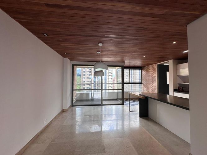 Apartamento de 3 alcobas en venta en El Poblado, Medellín, 220 m² · foto 2 de 20