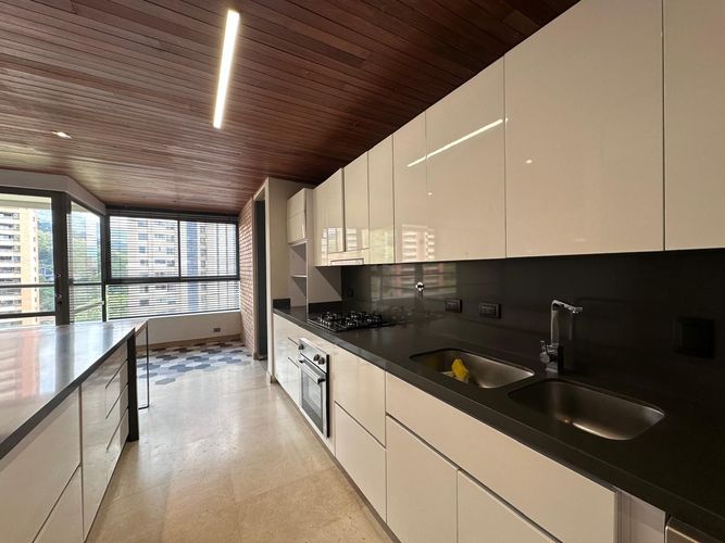 Apartamento de 3 alcobas en venta en El Poblado, Medellín, 220 m² · foto 6 de 20