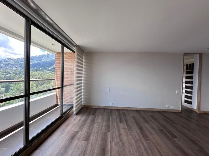 Apartamento de 3 alcobas en venta en El Poblado, Medellín, 220 m² · foto 4 de 20