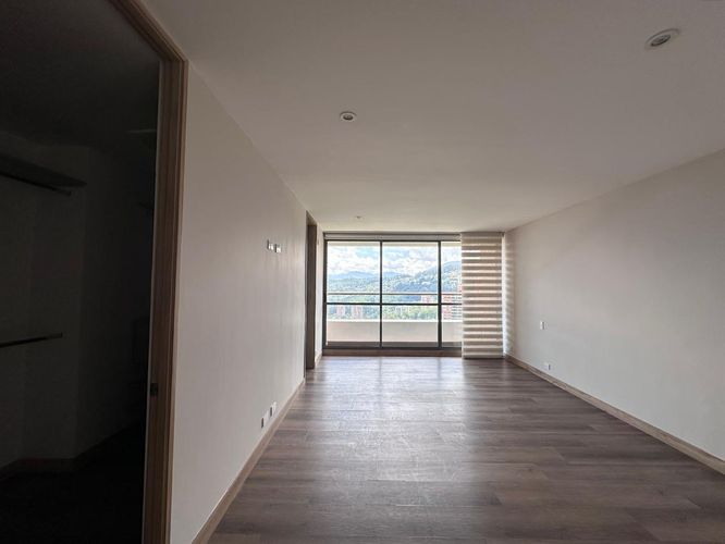 Apartamento de 3 alcobas en venta en El Poblado, Medellín, 220 m² · foto 3 de 20