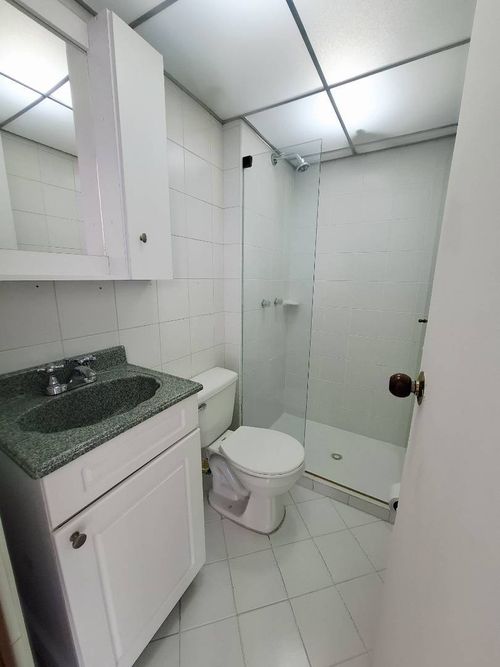 Apartamento de 30 alcobas en arriendo en Castropol, Medellín, 70 m² · foto 8 de 15