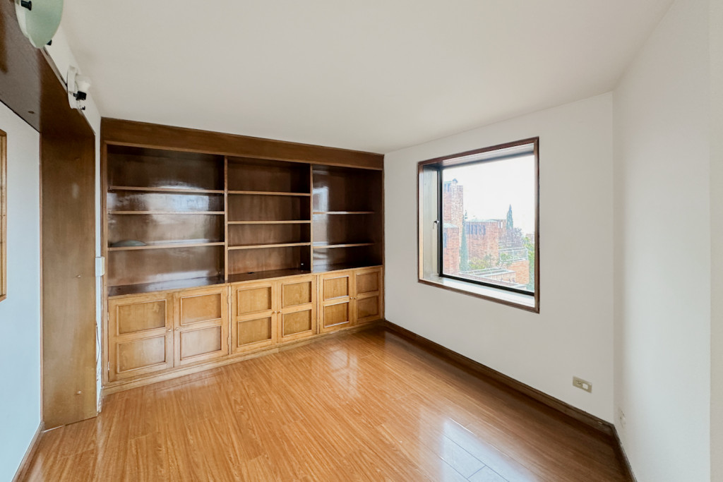 Apartamento en venta en Los Rosales, Bogotá · foto 3 de 20