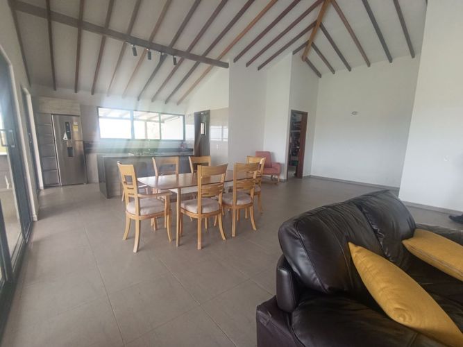 Casa de 6 alcobas en venta en Mesa De Los Santos, Piedecuesta, 439 m² · foto 3 de 24