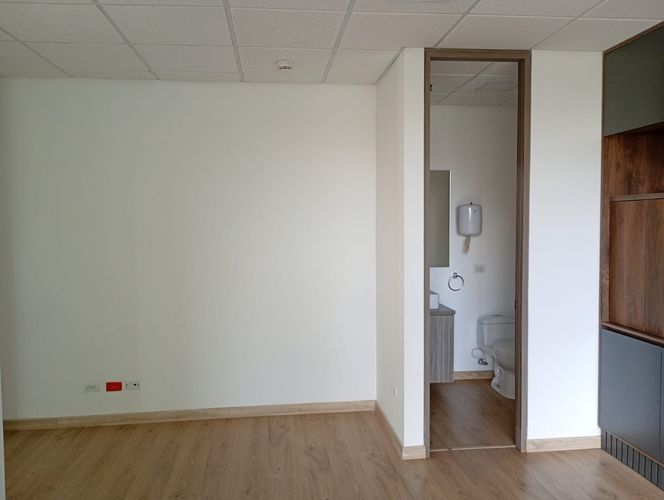 Oficina en arriendo en El Poblado, Medellín, 243 m² · foto 7 de 19