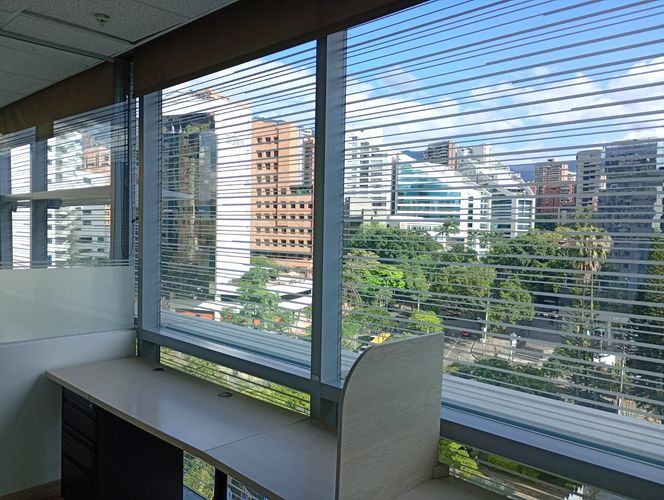 Oficina en arriendo en El Poblado, Medellín, 243 m² · foto 2 de 19