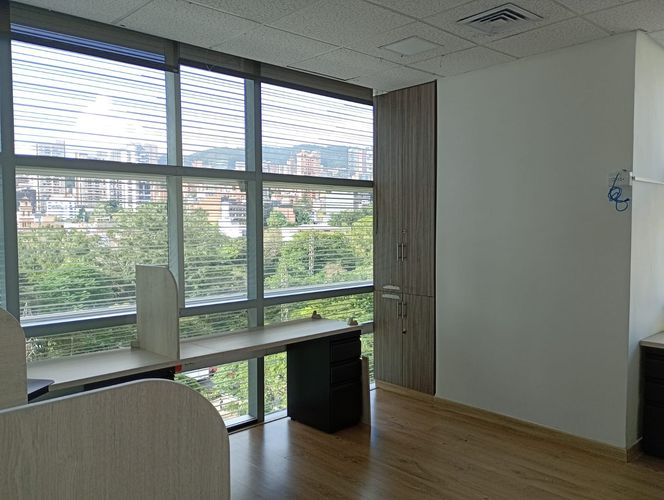 Oficina en arriendo en El Poblado, Medellín, 243 m² · foto 9 de 19
