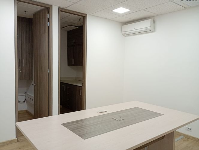 Oficina en arriendo en El Poblado, Medellín, 243 m² · foto 16 de 19