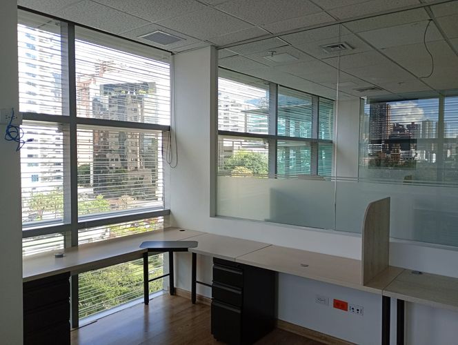 Oficina en arriendo en El Poblado, Medellín, 243 m² · foto 8 de 19
