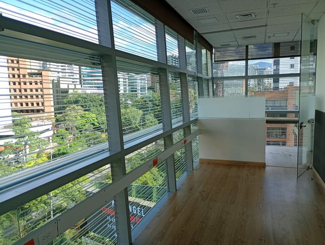 Oficina en arriendo en El Poblado, Medellín, 243 m² · foto 5 de 19