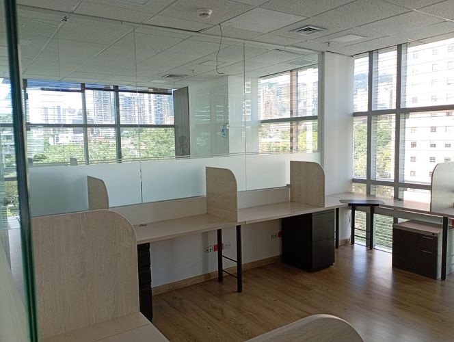 Oficina en arriendo en El Poblado, Medellín, 243 m² · foto 18 de 19