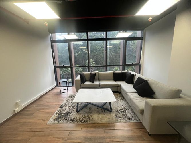 Oficina en arriendo en El Poblado, Medellín, 90 m² · foto 2 de 19