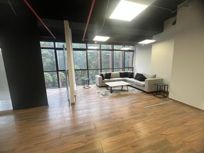 Oficina en arriendo en El Poblado, Medellín, 90 m² · foto 3 de 19