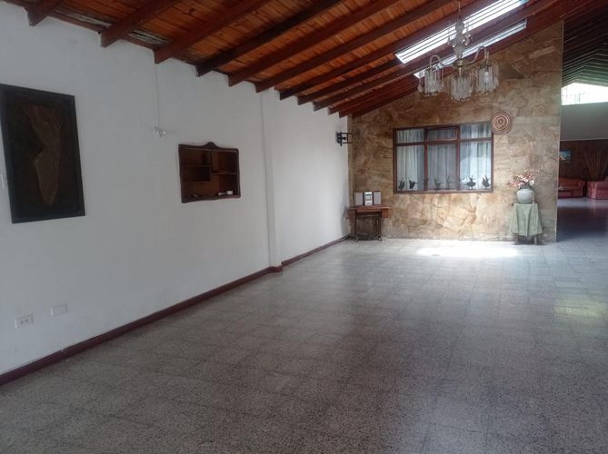Casa de 5 alcobas en venta en Chorro De La Plata, Cali, 408 m² · foto 8 de 18