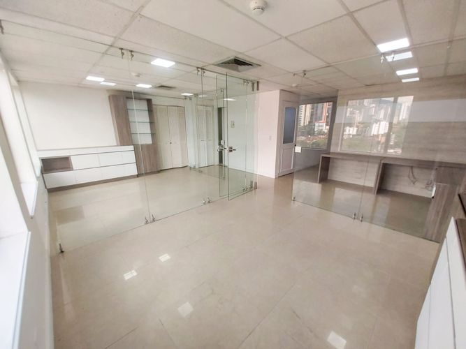 Oficina en arriendo en El Poblado, Medellín, 57 m² · foto 4 de 11