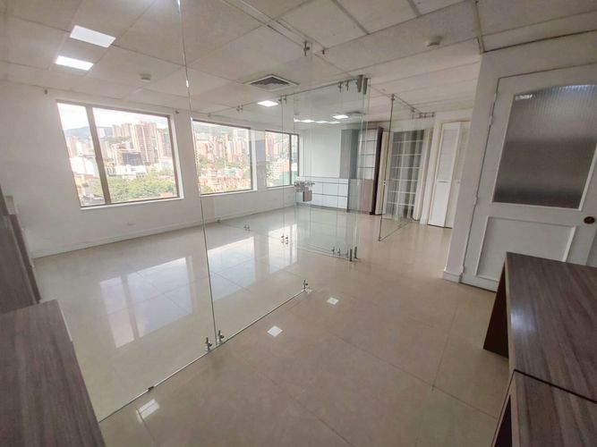Oficina en arriendo en El Poblado, Medellín, 57 m² · foto 5 de 11