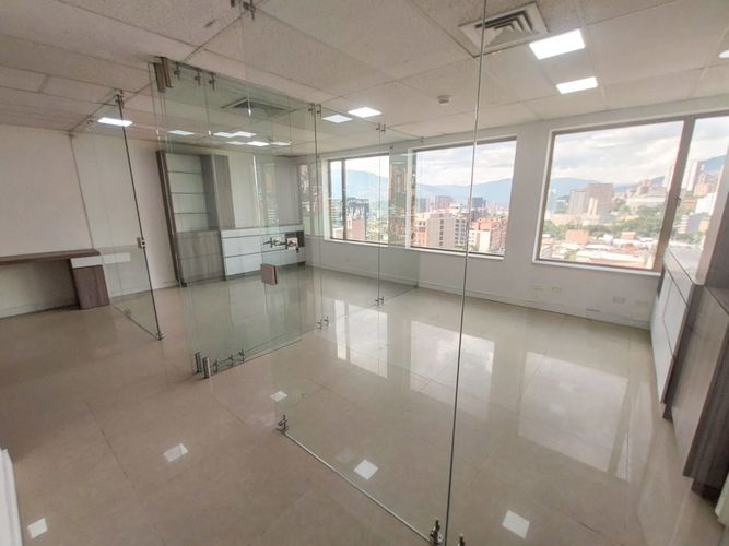 Oficina en arriendo en El Poblado, Medellín, 57 m² · foto 8 de 11