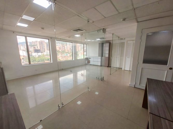 Oficina en arriendo en El Poblado, Medellín, 57 m² · foto 9 de 11