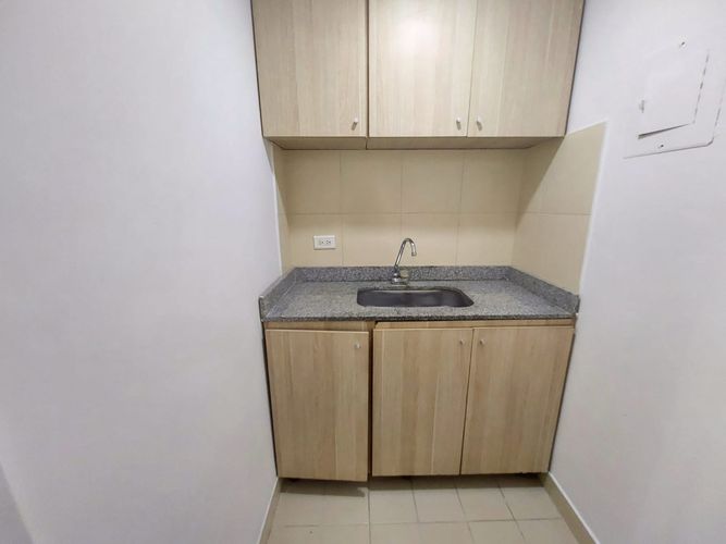 Oficina en arriendo en El Poblado, Medellín, 57 m² · foto 10 de 11