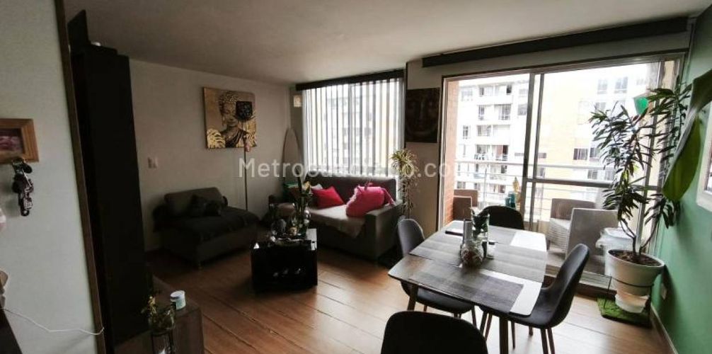 Apartamento de 3 alcobas en venta en Bavaria, Bogotá, 77 m² · foto 3 de 17